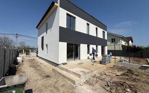 Casă cu 3 camere de vânzare în Berceni