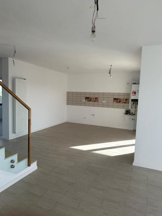 Casă cu 5 camere de vânzare în Dascalu – fotografia 20 din 33