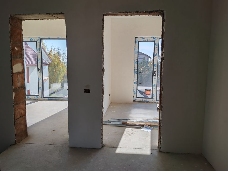 Casă cu 4 camere de vânzare în Central, Tunari – fotografia 16 din 16