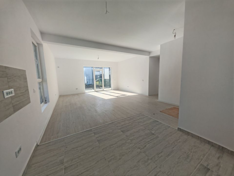 Casă cu 4 camere de vânzare în Central, Tunari – fotografia 16 din 18