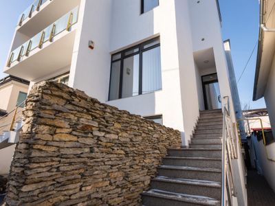 Casă cu 8 camere de vânzare în Ultimul leu, Galați – fotografia 5 din 86