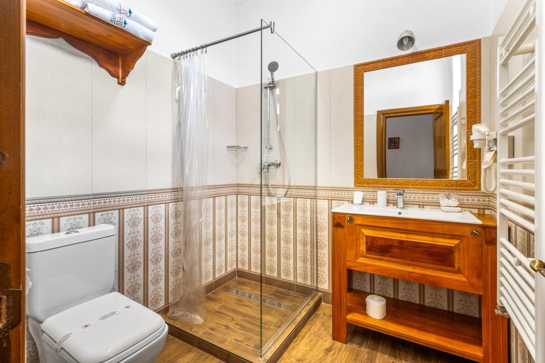 Hotel / pensiune cu 17 camere de vânzare în Sambata de Jos – fotografia 15 din 29