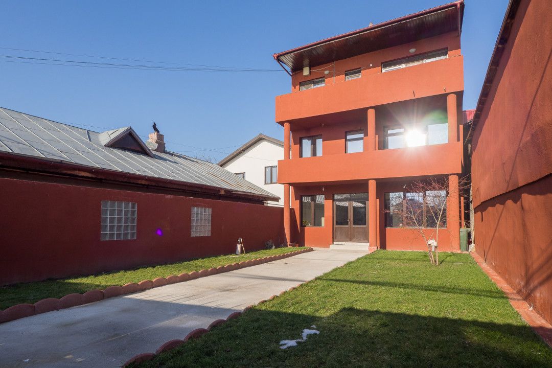 Casă cu 8 camere de vânzare în Est, Voluntari – fotografia 1 din 65