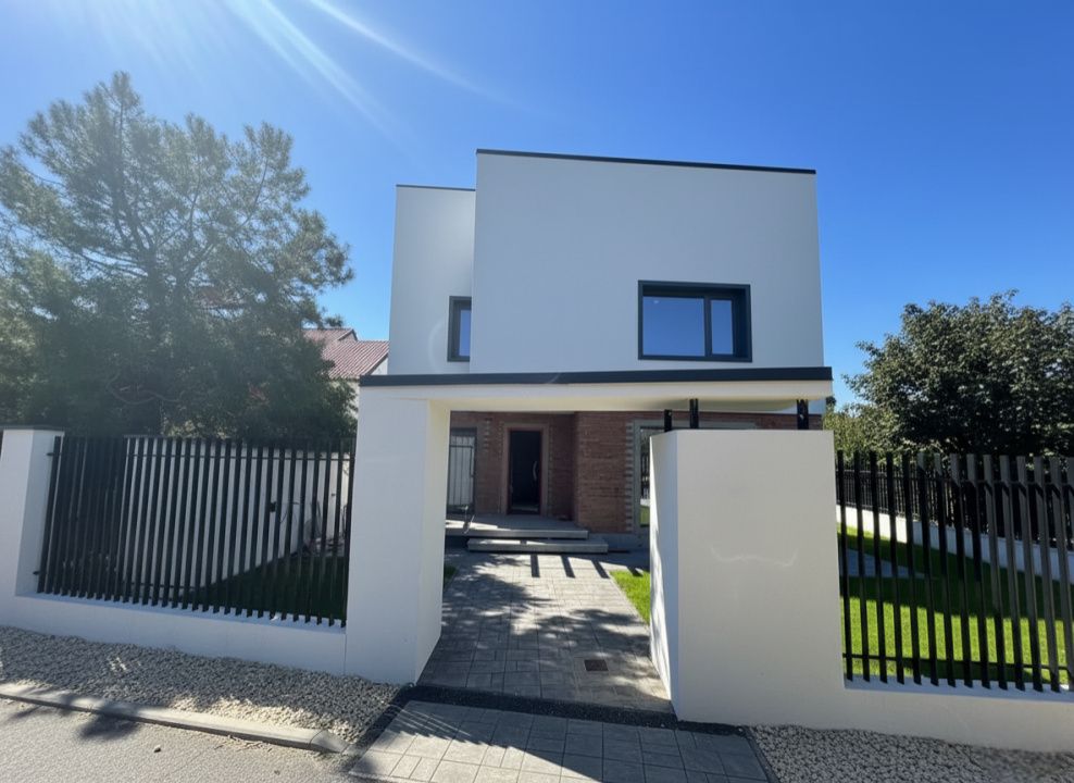 Casă cu 4 camere de vânzare în Central, Tunari – fotografia 1 din 16