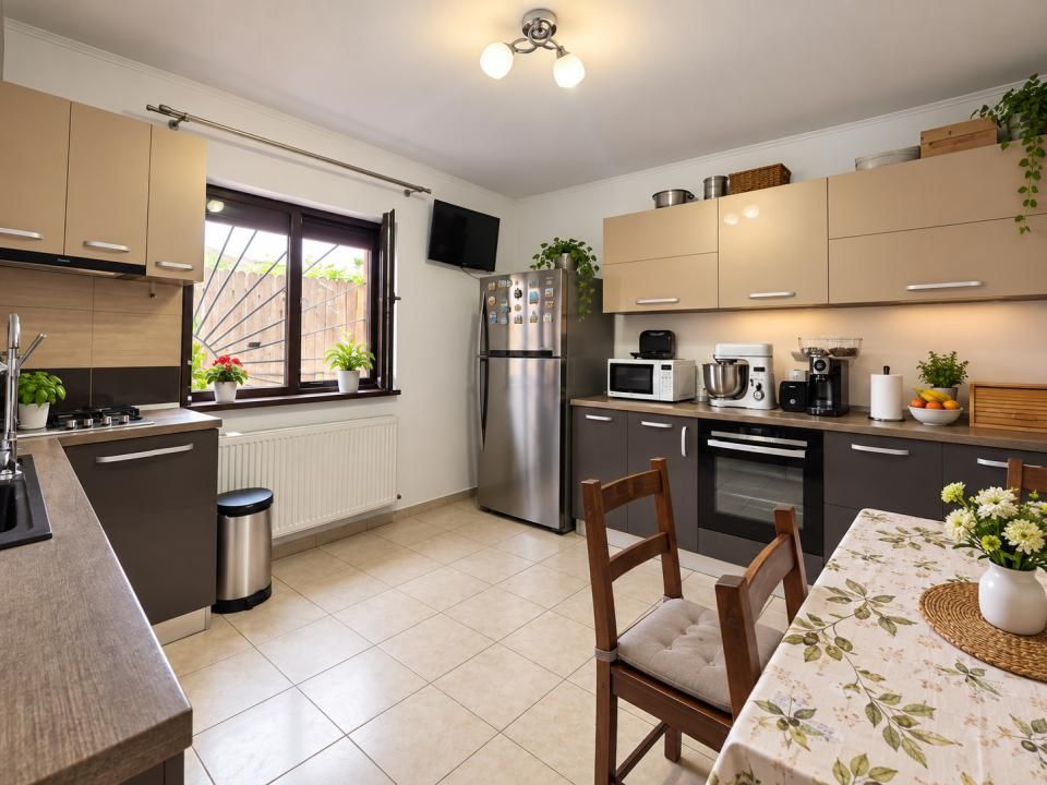 Casă cu 5 camere de vânzare în Ștefăneștii de Jos – fotografia 6 din 17