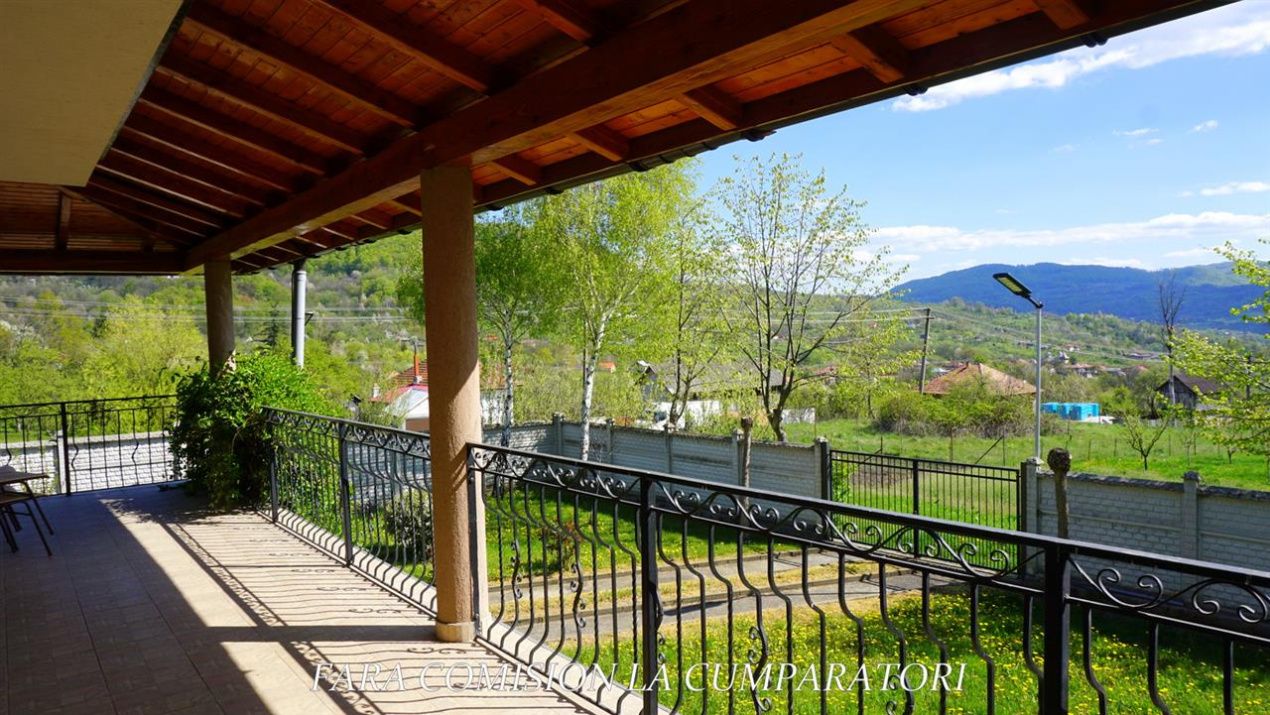 Casă cu 6 camere de vânzare în Berislavesti – fotografia 9 din 41