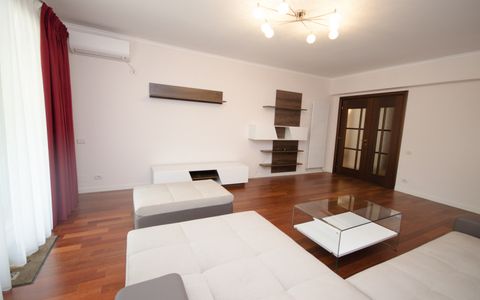 Apartament cu 3 camere de închiriat în P-ta Victoriei, București