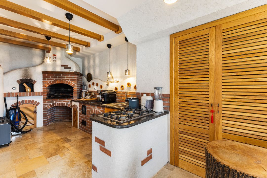 Casă cu 11 camere de vânzare în Faleza Nord, Constanța – fotografia 11 din 31