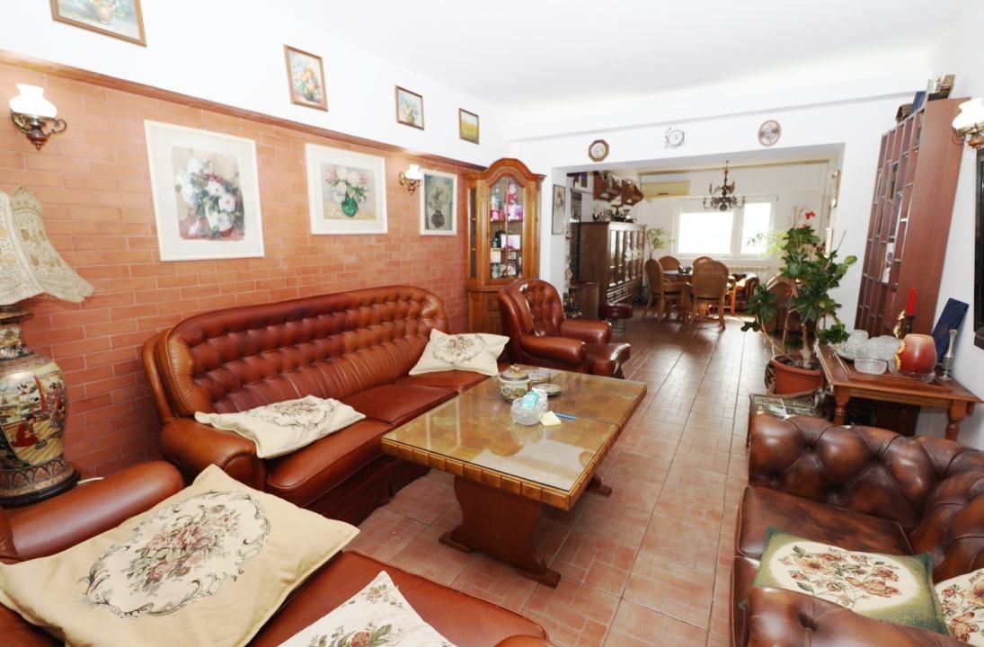 Apartament cu 4 camere de vânzare în 1 Mai, București – fotografia 2 din 19