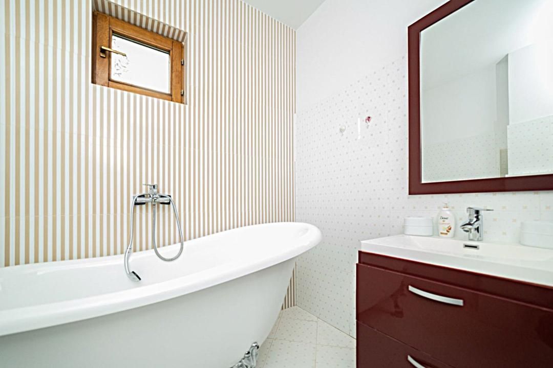 Casă cu 12 camere de vânzare în Central, Mamaia-Sat – fotografia 13 din 20