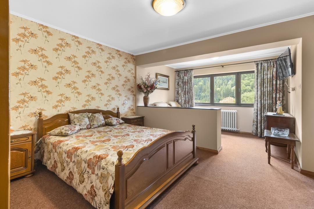 Casă cu 8 camere de vânzare în Zamora, Bușteni – fotografia 9 din 20