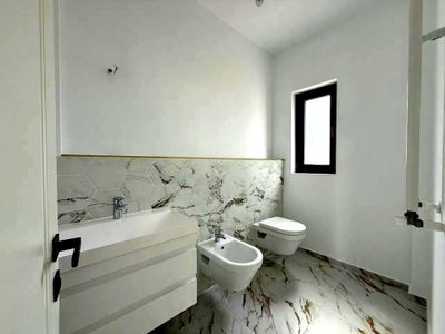 Casă cu 4 camere de vânzare în Central, Tunari – fotografia 5 din 20