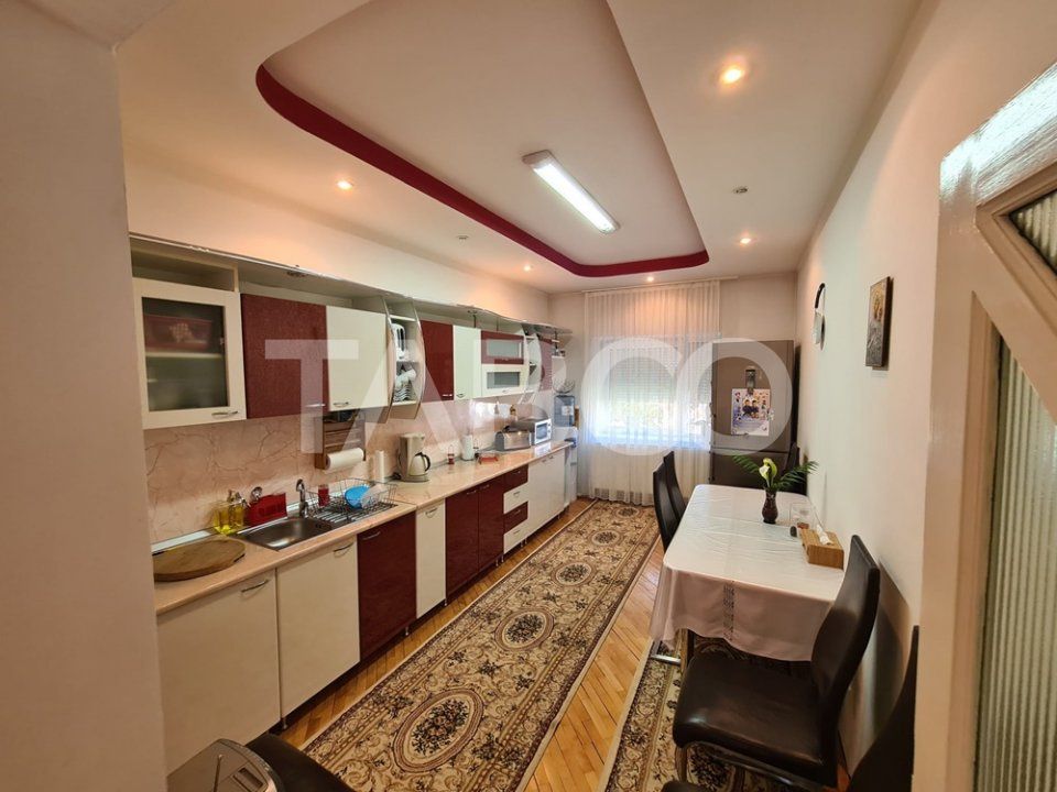 Casă cu 8 camere de vânzare în Sebeș – fotografia 8 din 20