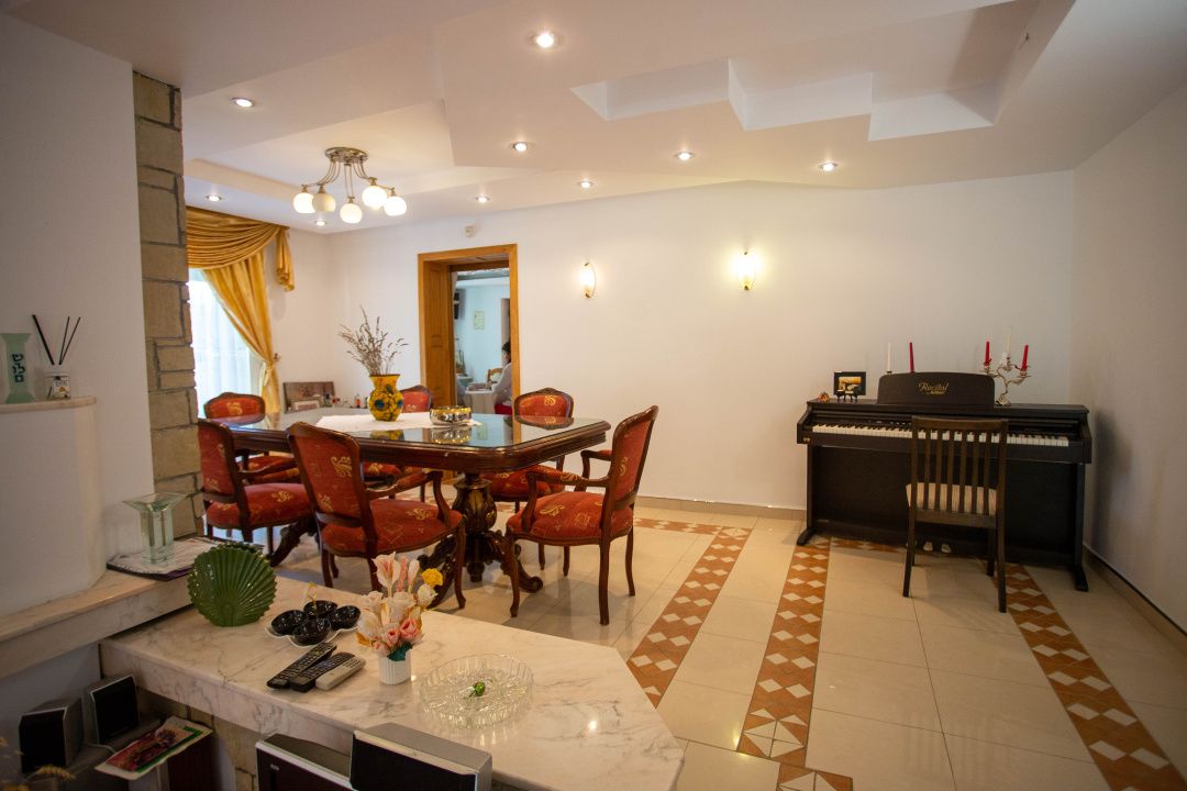 Casă cu 6 camere de vânzare în Comănești – fotografia 16 din 72
