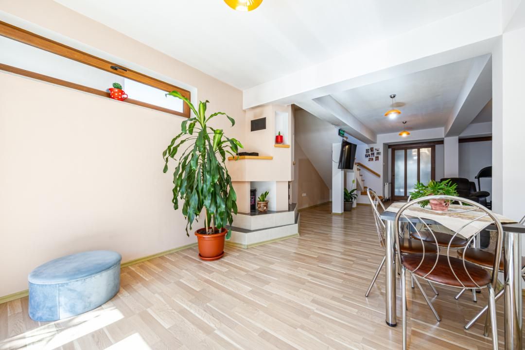 Casă cu 7 camere de vânzare în Simeria, Sfântu Gheorghe – fotografia 3 din 21