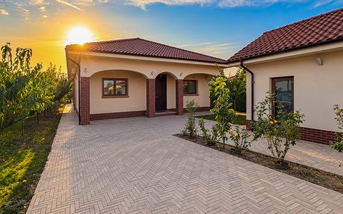 Casă cu 5 camere de vânzare în Cumpăna