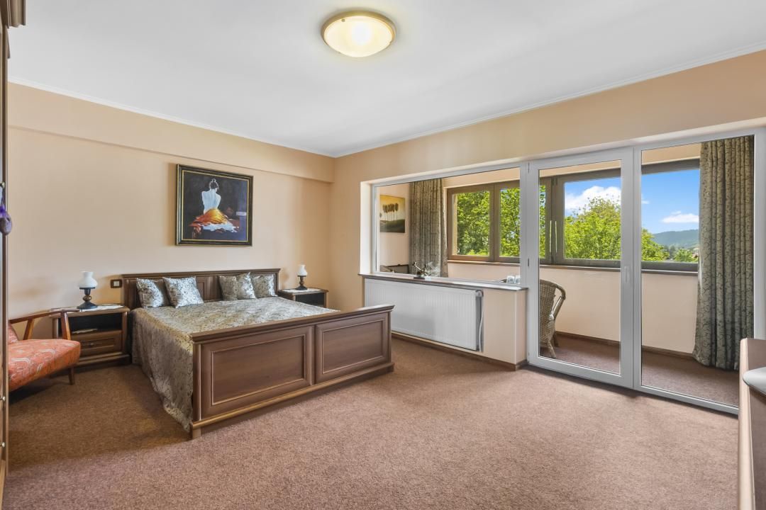 Casă cu 8 camere de vânzare în Zamora, Bușteni – fotografia 10 din 20