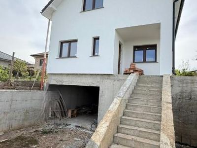 Casă cu 4 camere de vânzare în Jucu de Sus – fotografia 4 din 14