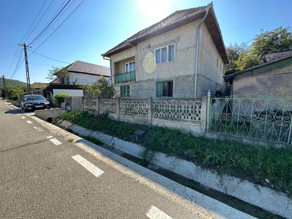 Casă cu 4 camere de vânzare în Exterior Sud, Jucu de Sus – fotografia 2 din 8