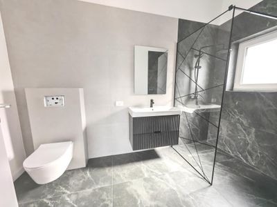 Casă cu 4 camere de vânzare în Tunari – fotografia 3 din 26
