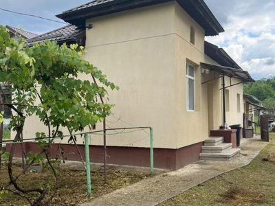 Casă cu 3 camere de vânzare în Periferie, Pucioasa – fotografia 2 din 20