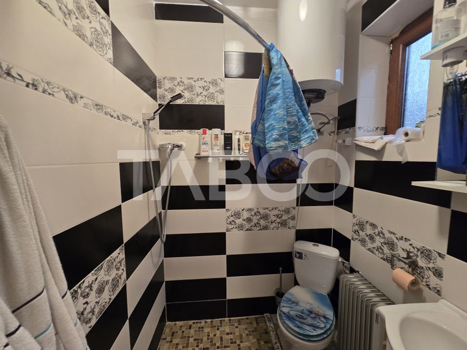 Casă cu 6 camere de vânzare în Nou – fotografia 16 din 27
