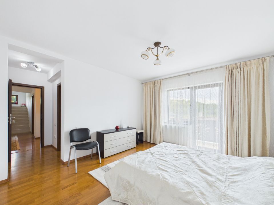 Casă cu 10 camere de vânzare în Tohanu Nou – fotografia 17 din 46