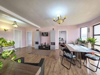 Casă cu 6 camere de vânzare în Central, Corbu – fotografia 4 din 17