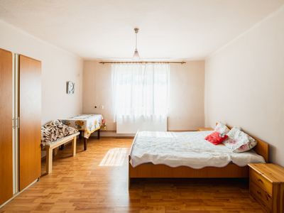 Casă cu 6 camere de vânzare în Jebel – fotografia 5 din 22