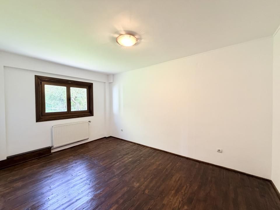 Casă cu 6 camere de vânzare în Nord-Est, Livadea – fotografia 27 din 39