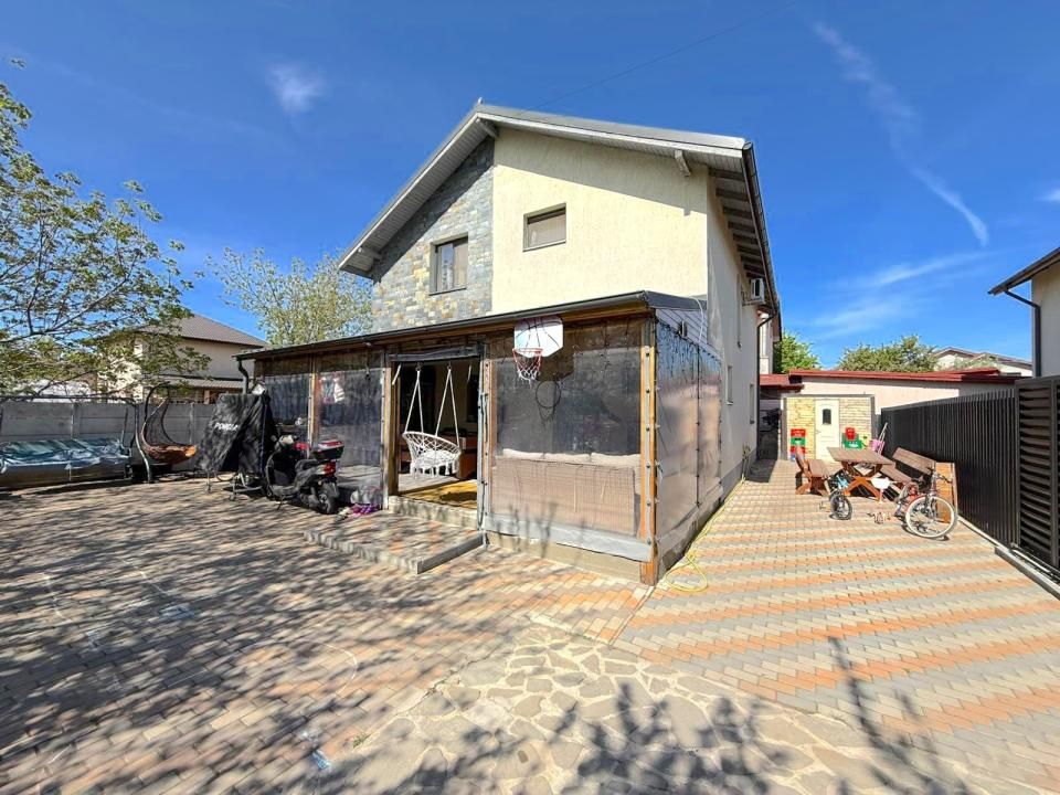 Casă cu 4 camere de vânzare în Central, Berceni – fotografia 1 din 44