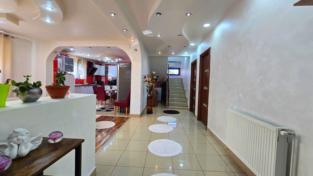 Casă cu 8 camere de vânzare în Central, Afumați – fotografia 4 din 91