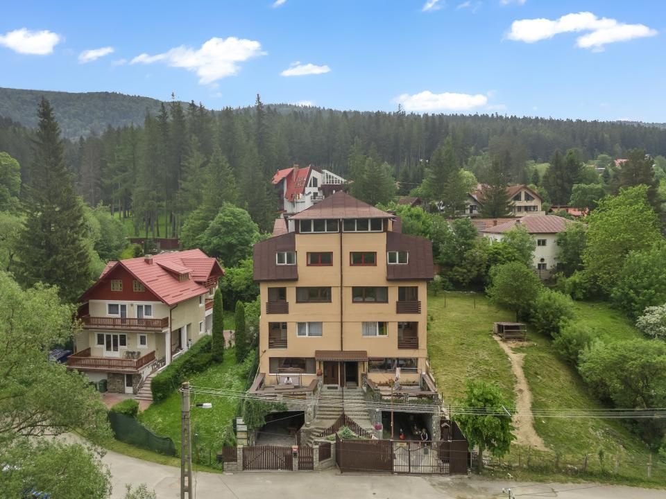Casă cu 8 camere de vânzare în Zamora, Bușteni – fotografia 1 din 20