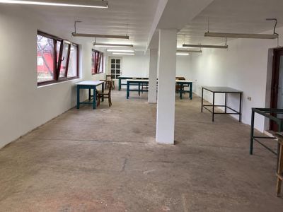 Spațiu industrial cu 15 camere de vânzare în Comănești – fotografia 5 din 10