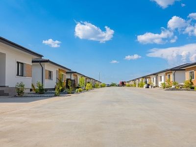 Casă cu 5 camere de vânzare în Central, Tunari – fotografia 2 din 20
