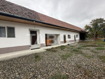 Casă cu 8 camere de vânzare în Gura Vaii – fotografia 3 din 16