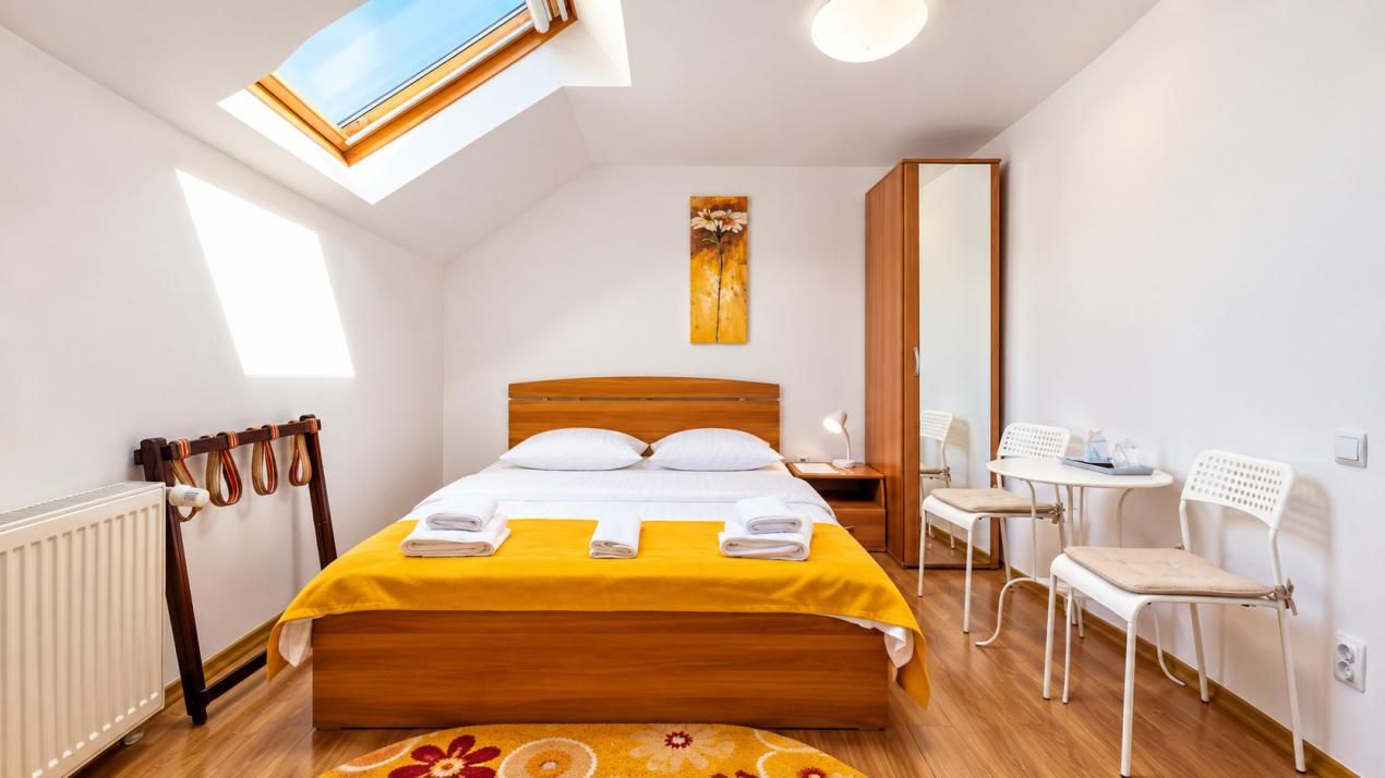Casă cu 11 camere de vânzare în Central, Bușteni – fotografia 34 din 40