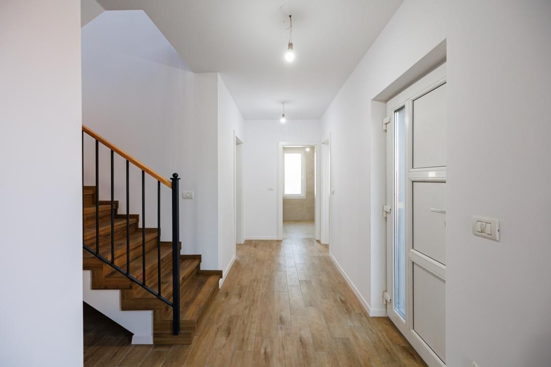Casă cu 4 camere de vânzare în Moșnița Nouă – fotografia 7 din 56