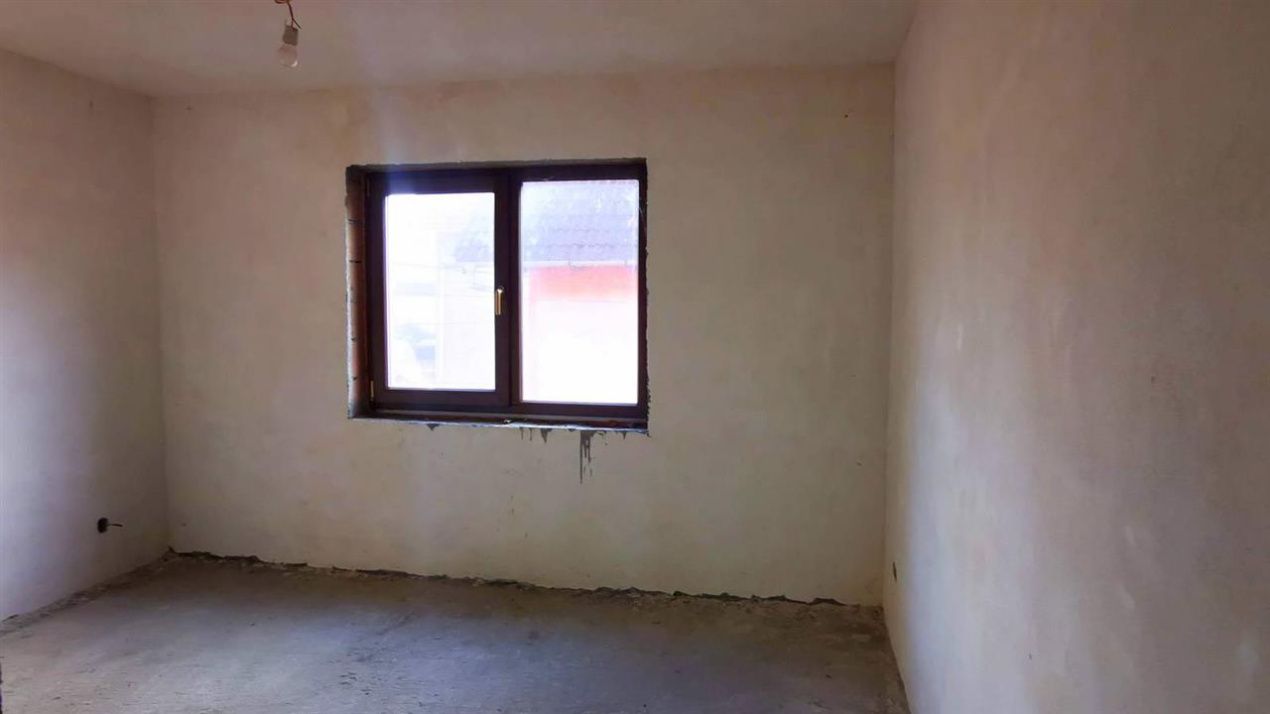 Casă cu 6 camere de vânzare în Sud, Băile Olănești – fotografia 11 din 25