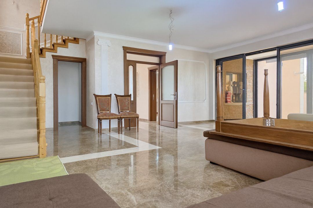 Casă cu 8 camere de vânzare în Snagov – fotografia 7 din 26