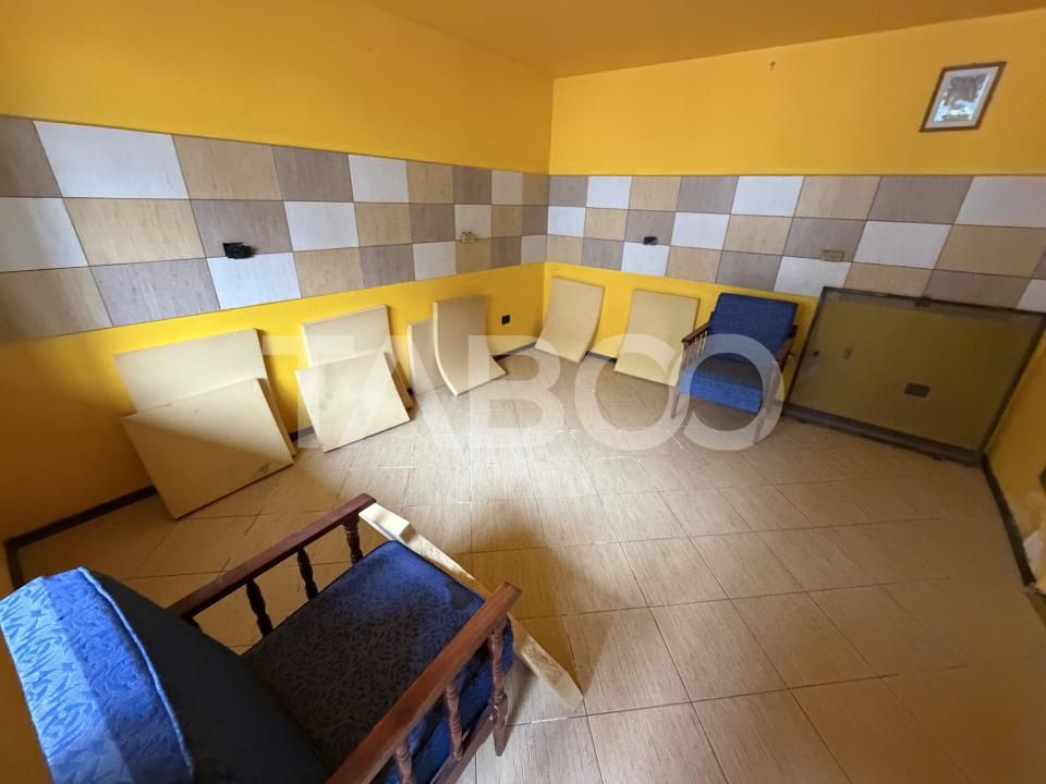 Casă cu 8 camere de vânzare în Gura Vaii – fotografia 6 din 16