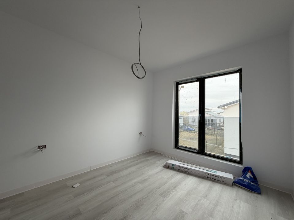 Casă cu 4 camere de vânzare în Sânpetru – fotografia 17 din 33