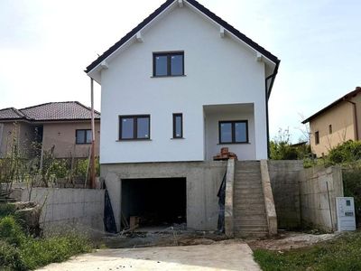 Casă cu 4 camere de vânzare în Jucu de Sus – fotografia 3 din 14