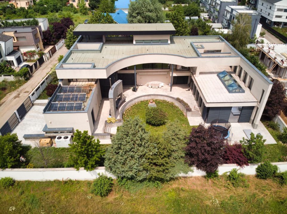 Casă cu 8 camere de închiriat în Băneasa, București – fotografia 1 din 16