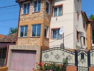 Casă cu 9 camere de vânzare în Ștefănești – fotografia 2 din 13