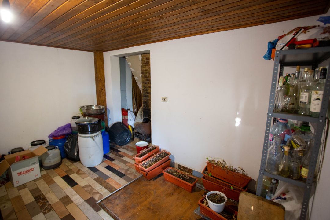 Casă cu 6 camere de vânzare în Comănești – fotografia 67 din 72