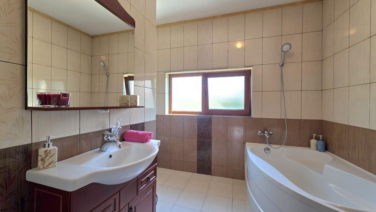 Casă cu 4 camere de vânzare în Lazu – fotografia 26 din 26