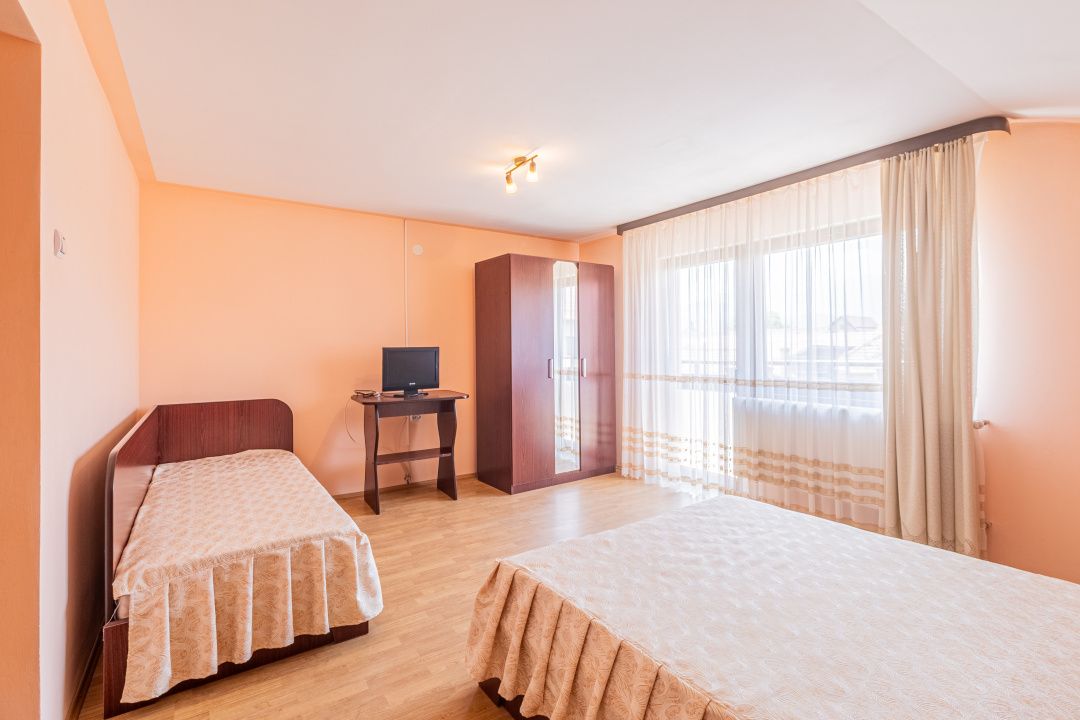 Casă cu 10 camere de vânzare în Râșnov – fotografia 19 din 35
