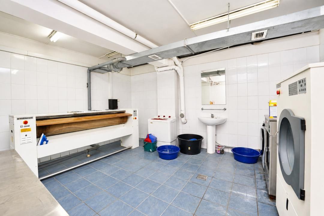 Hotel / pensiune cu 24 camere de vânzare în Est, Giurgiu – fotografia 28 din 37