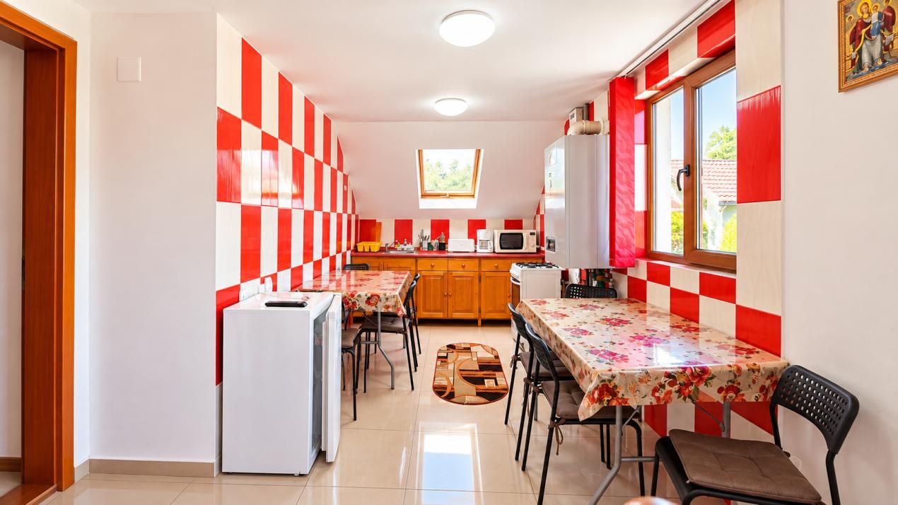 Casă cu 11 camere de vânzare în Central, Bușteni – fotografia 29 din 40